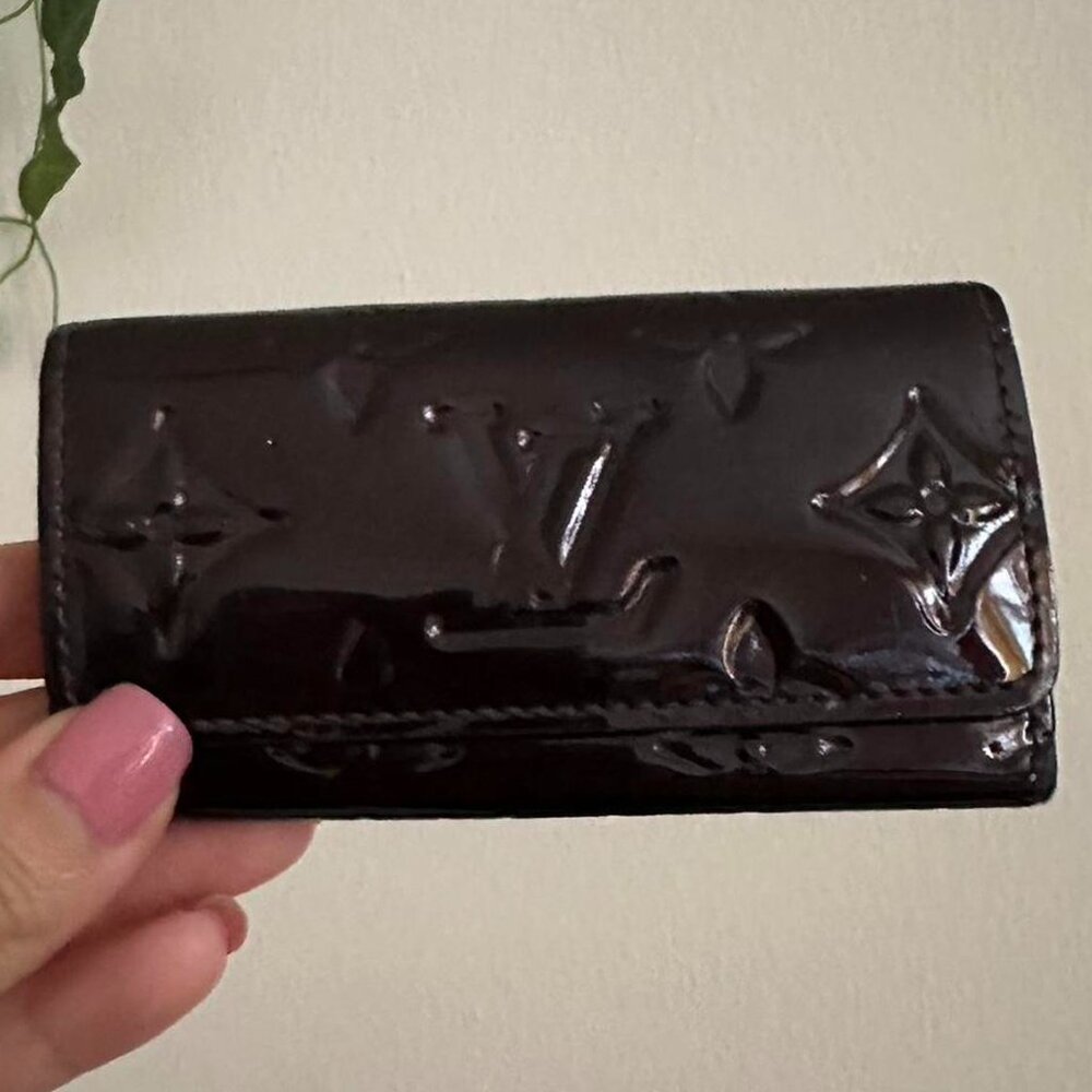 Louis Vuitton Vernis Key Holder in Amarante
